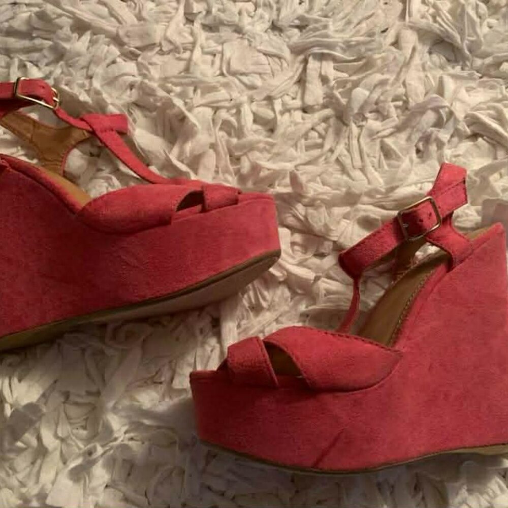 NWOB Soda Pink Platform Peep Toe Wedge Sandals size 8.5